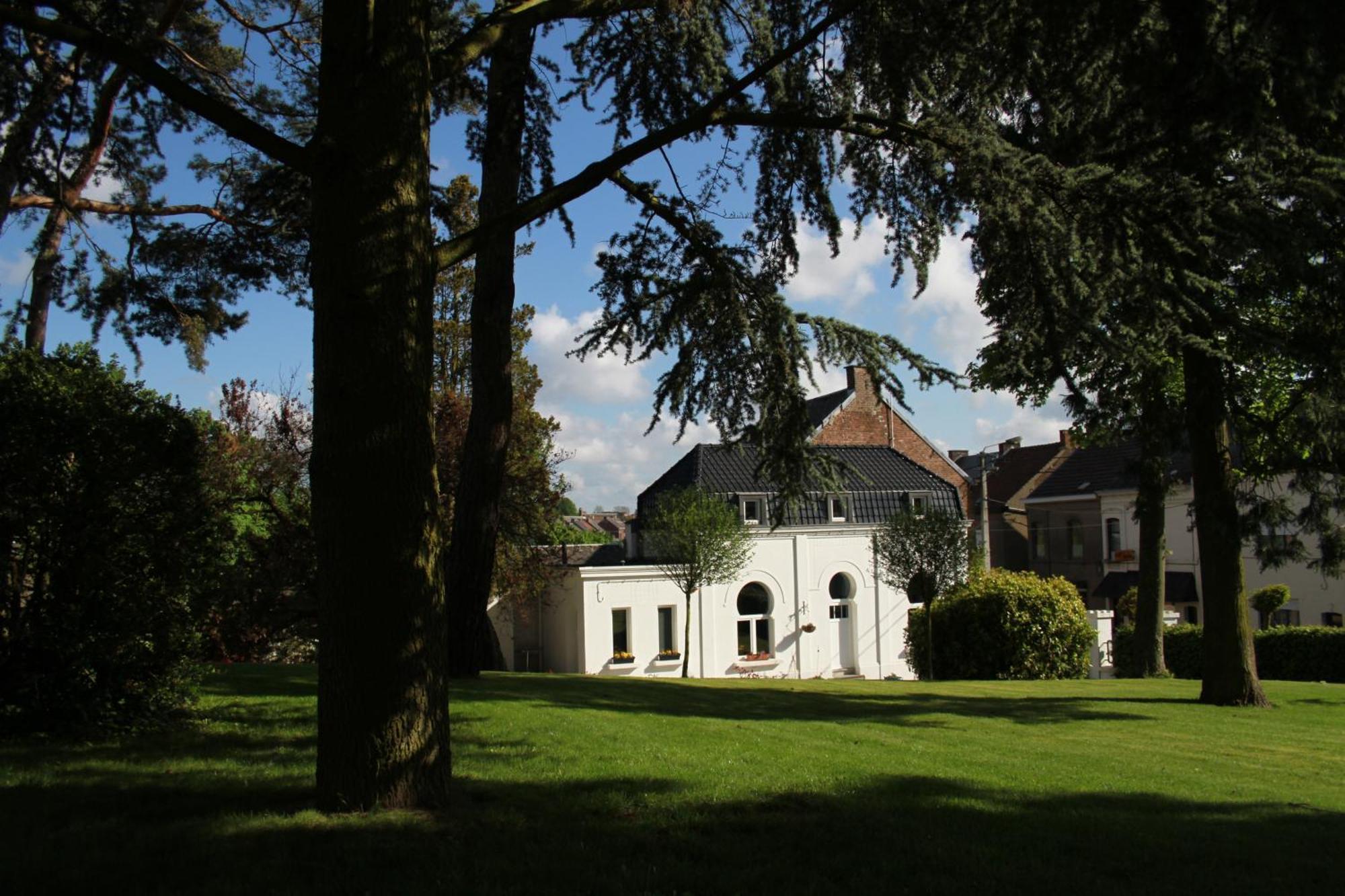 Gite De La Conciergerie Du Cheval Blanc Luttre Buitenkant foto